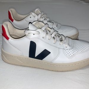 Veja: V-10 Leather Extra White Nautico Pekin
